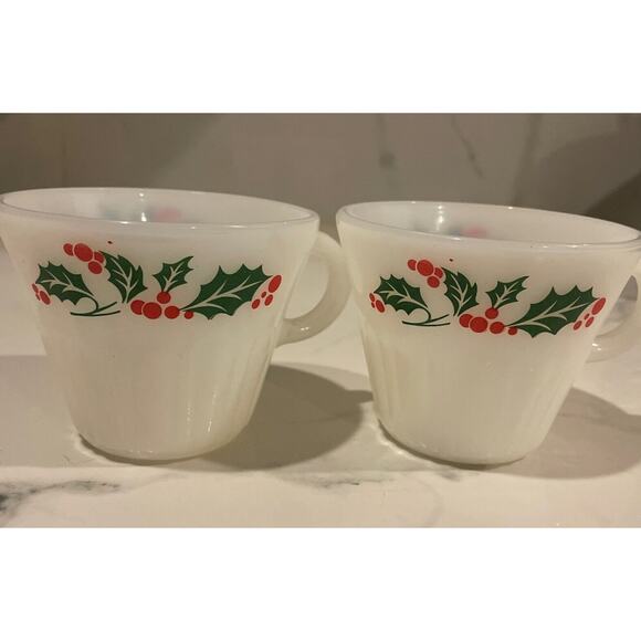 Termocrisa Milk Glass Christmas Holly Berry Coffee Tea Cup Mug Set Of 2 - Picture 1 of 7